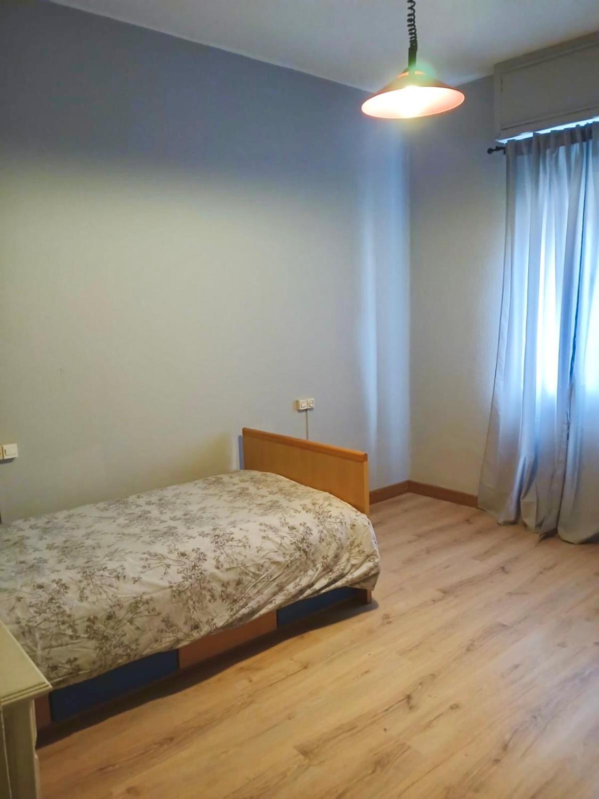 Apartment Segundo Antolin Yellow Door *