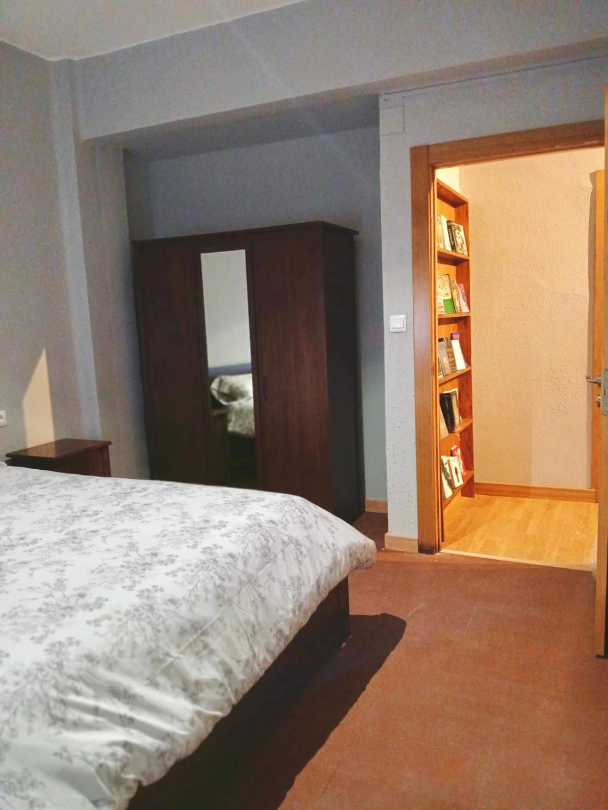 Segundo Antolin Yellow Door Apartment