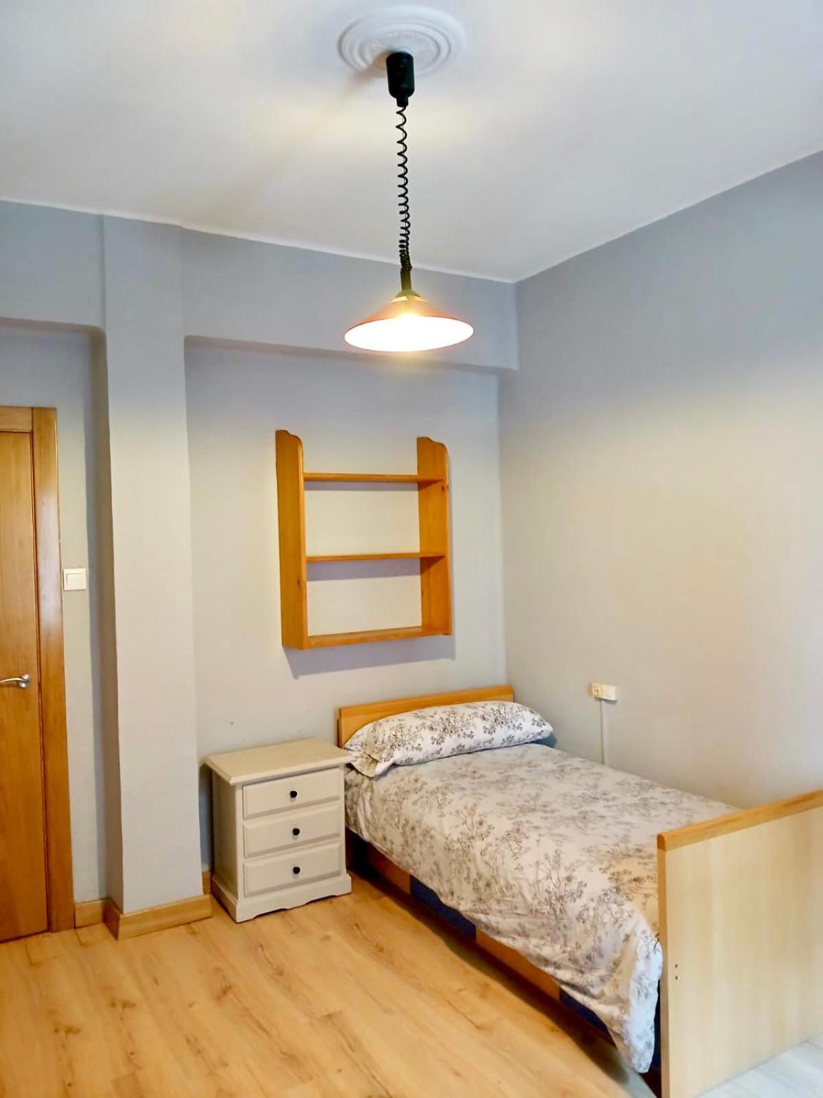 Segundo Antolin Yellow Door Apartment Ponferrada