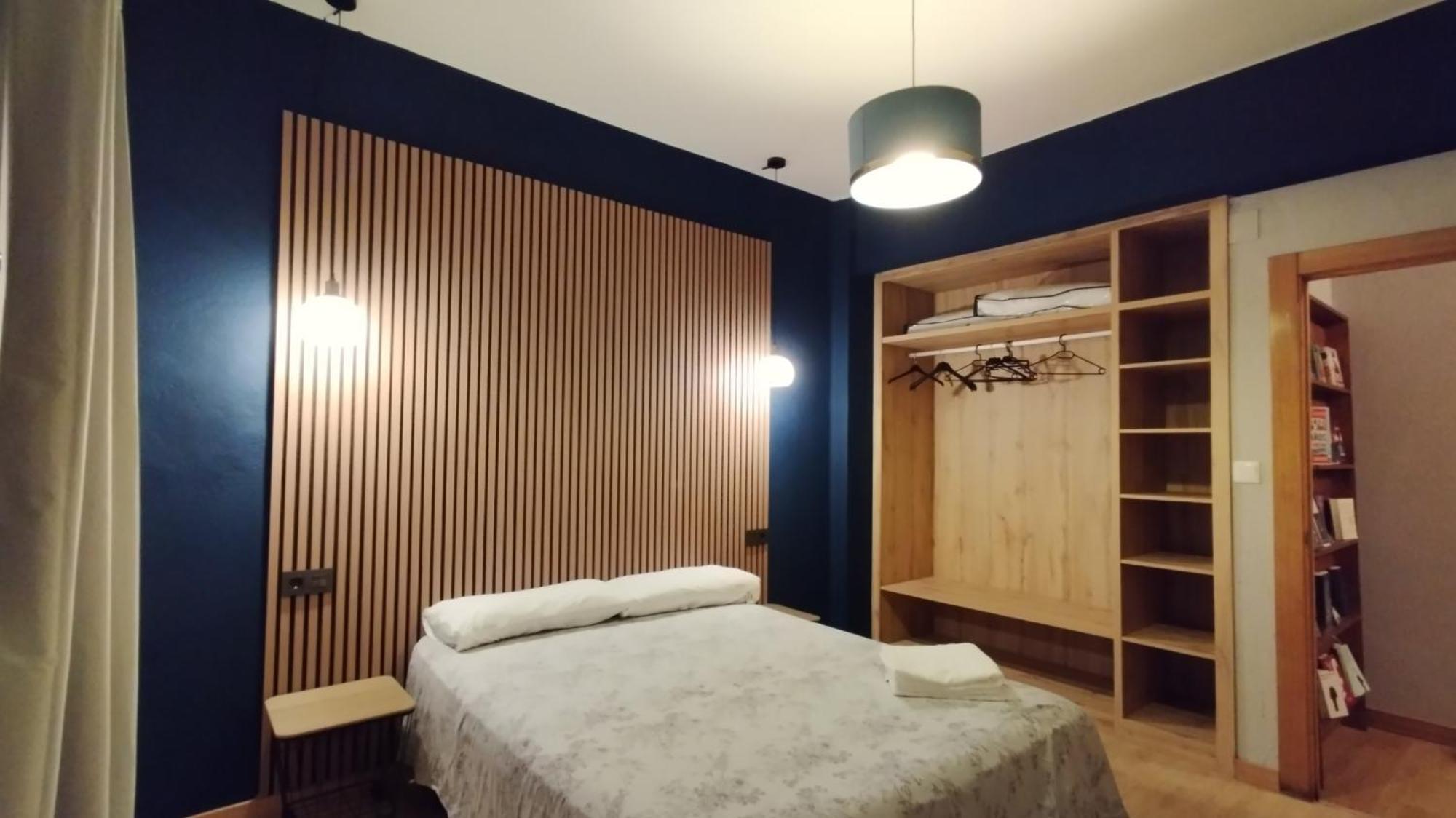 Apartment Segundo Antolin Yellow Door *